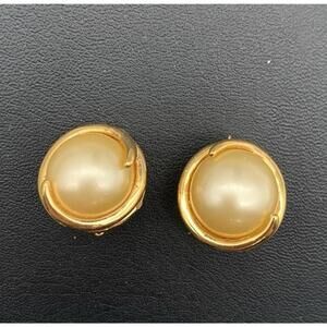 Vintage Ciner Gold Tone And Faux Pearl Cabochon Clip On Earrings Signed